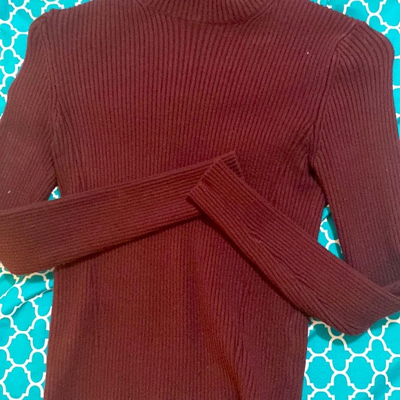 Turtle neck sweater - Picture 2 of 3